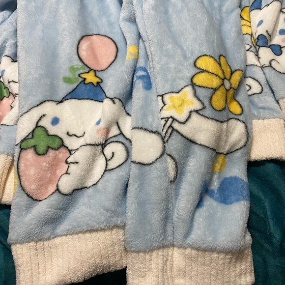 Cinnamoroll Fleece Two Piece Pajama Set - Picture 6 of 9